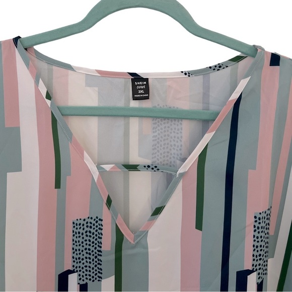 Women’s Plus Size Cutout V-Neck Geometric & Striped Print Short Sleeve Top - Picture 12 of 12